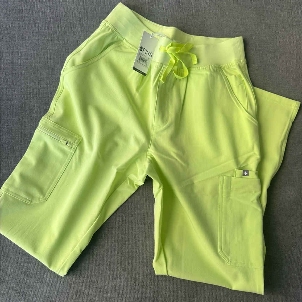 Figs Neon Green Set (Rafaela top and high waisted skinny Yola) - Picture 2 of 3